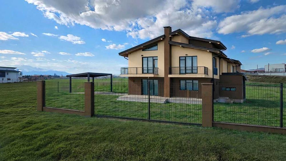 Продава се Къща в Елин Пелин - 250 кв.м за 827 €/кв.м - Снимка #2