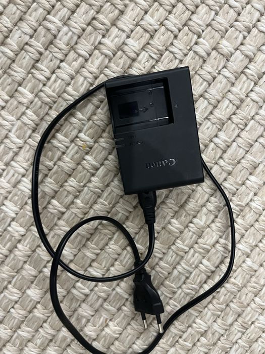 Se  vinde Canon EOS R10