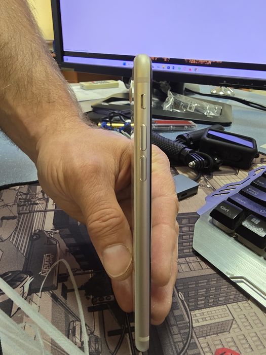 Срочно Прдам Iphone SE 2022г.