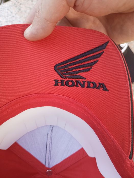 Шапки на Honda Marc Marquez HRC червено и черно!