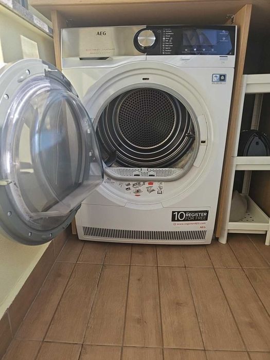 Сушилня AEG 8000 Series Lavatherm AbsoluteCare – термопомпа, отлично състояние
