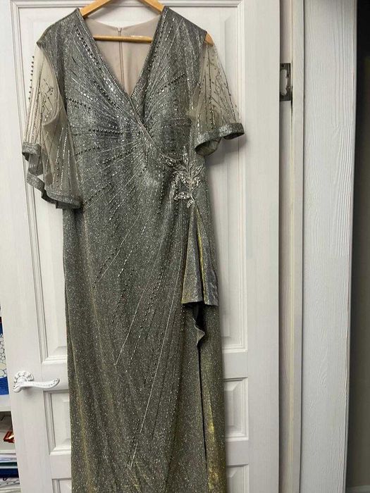 Платье вечернее продам