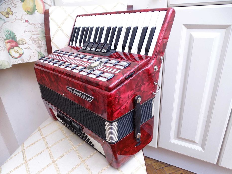 Перфектен акордеон Велтмайстер Серино 60 баса НОВ.
