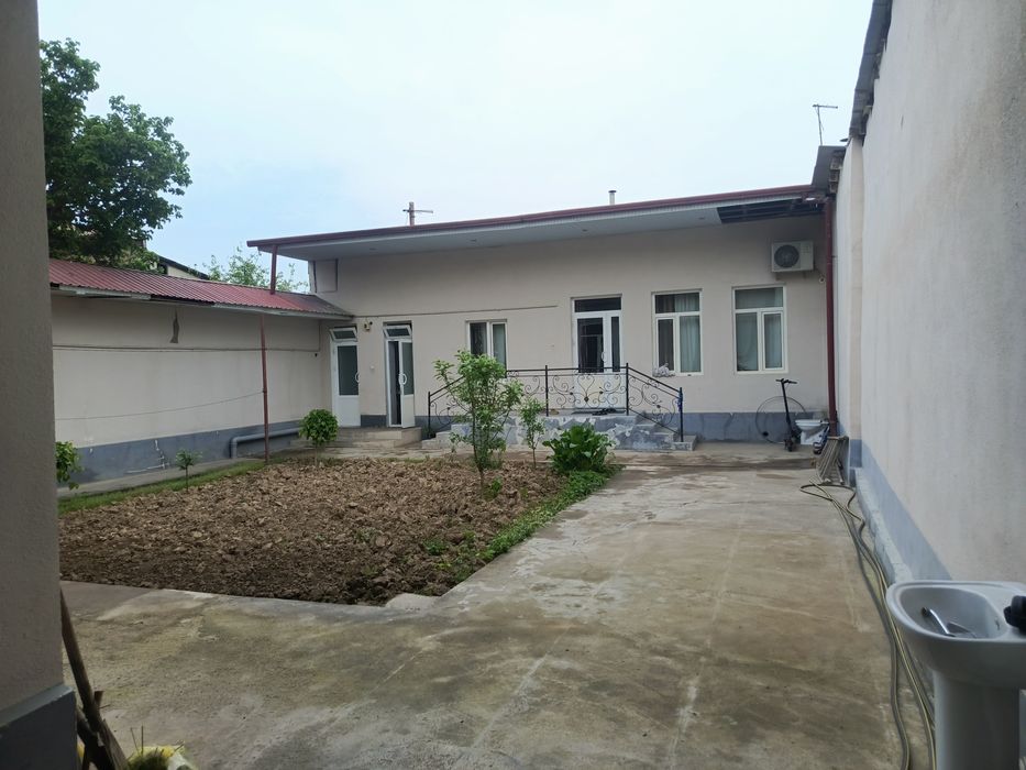 Продается дом на Чиланзаре ориентир Спорт Товары