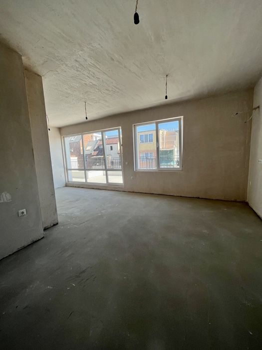 Четиристаен апартамент с 2 гаража