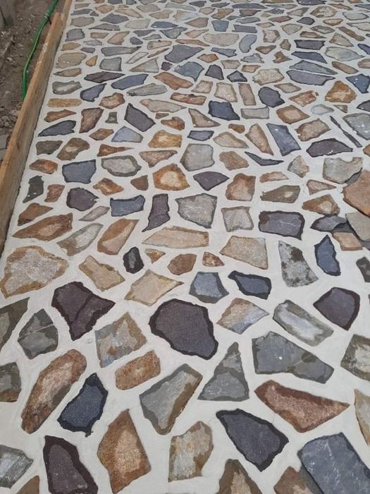 Piatra de munte  terase  alei