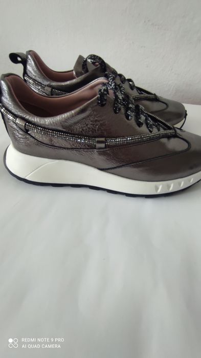 Кроссовки НОВЫЕ  отдам дешево