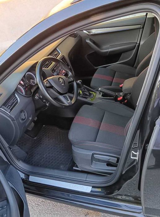 Vând mașină de familie.