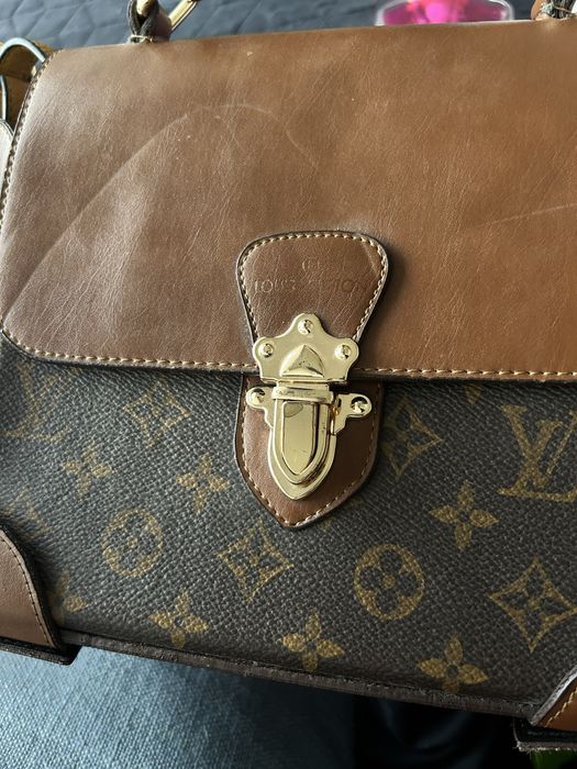 Дамска чанта куфарче