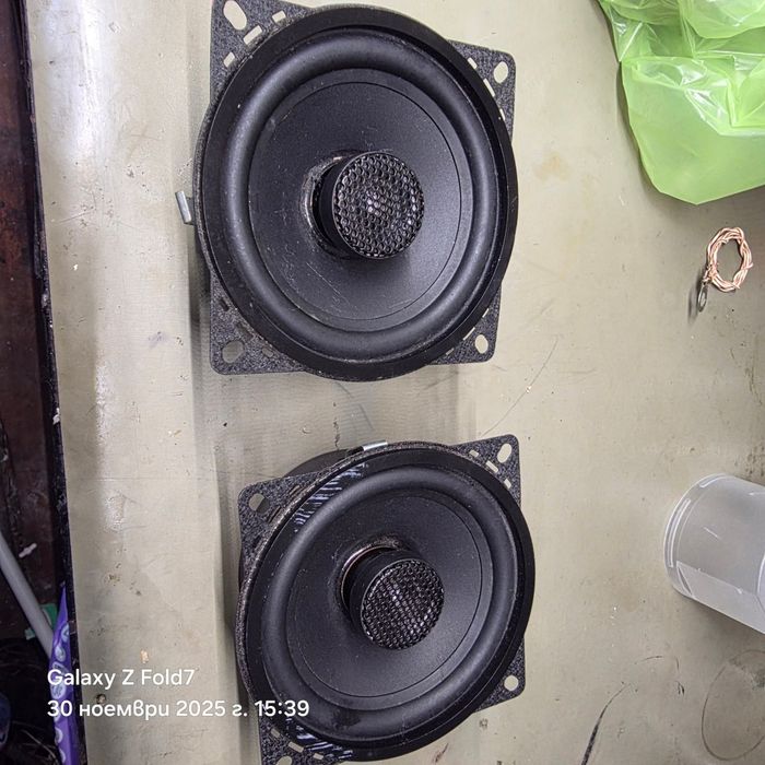 Говоритеи средночестотни 4 инча(10 сантиметра ),коаксиален на марката