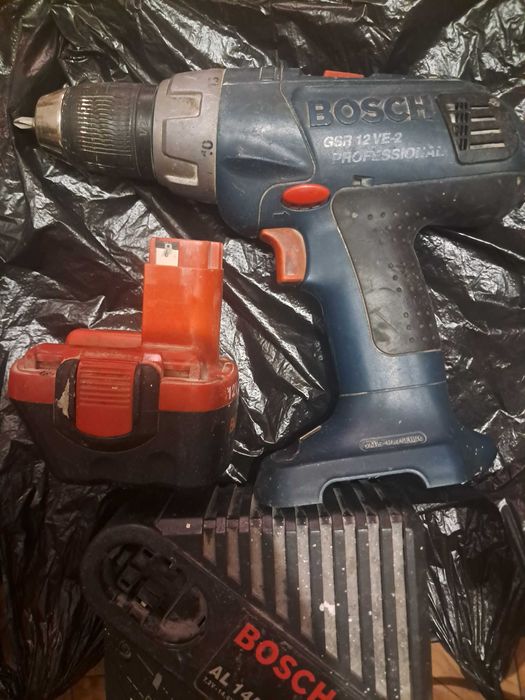Продам шуруповёрт  Bosch слабо держит батарею