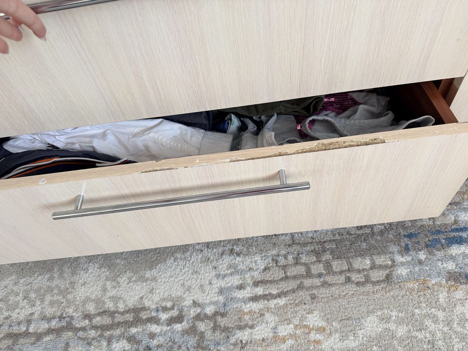 Продам тумбу с отсеками под вещи