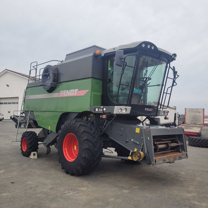 Combina recoltat cereale Fendt