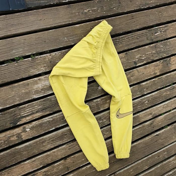 Дамско долнище Nike налични размери жълт цвят памучна материя ново