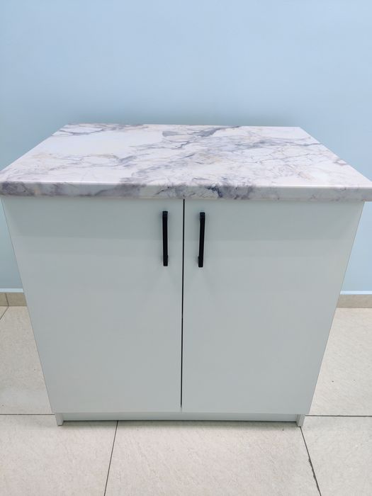 Продам тумбочку. Новая качественная. Навесы с доводчиком