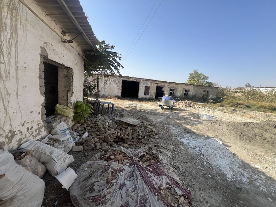 20 сотихли турар жой бинолари билан бирга сотилади