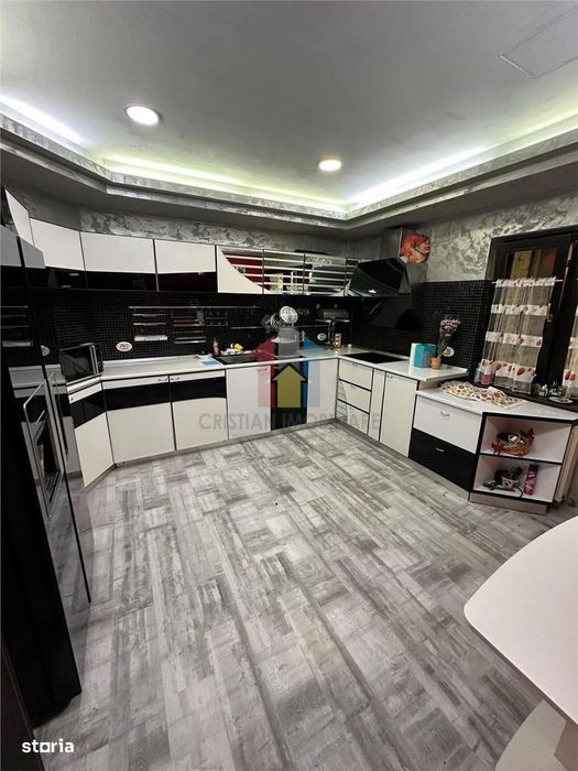 Vila MODERNA, P+1+M, constructie 2011, teren 1145 mp Cazasu