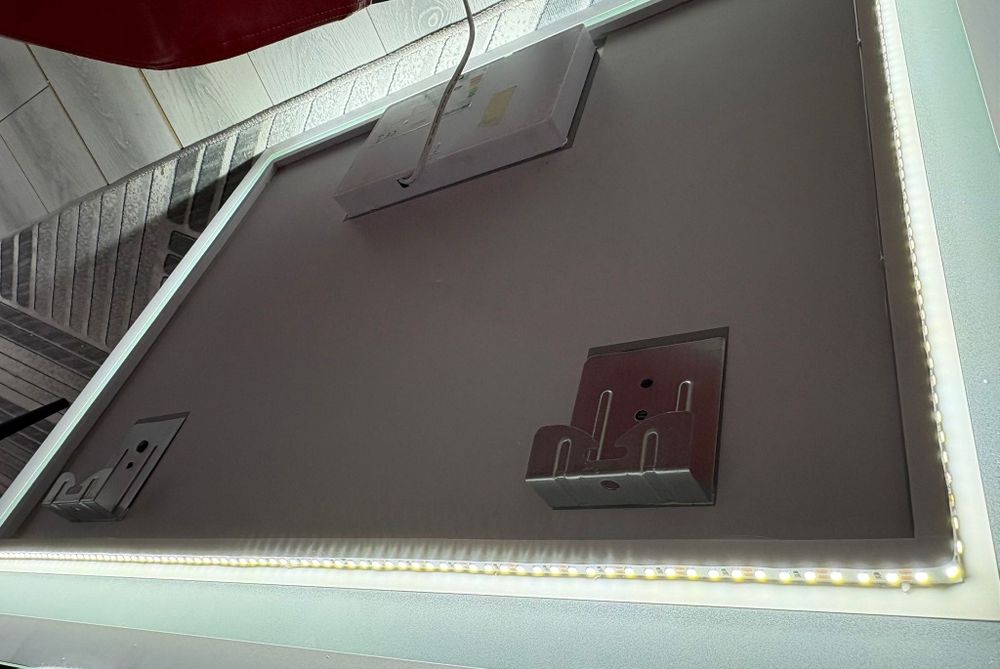 Oglindă led pentru baie