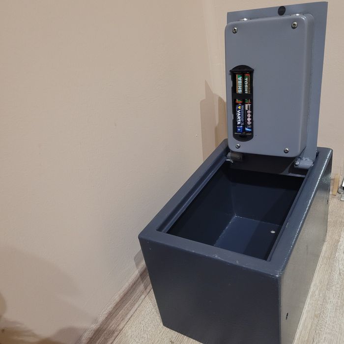 Метален сейф     .