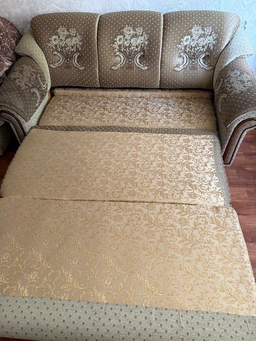 Диваны спальный и кресло