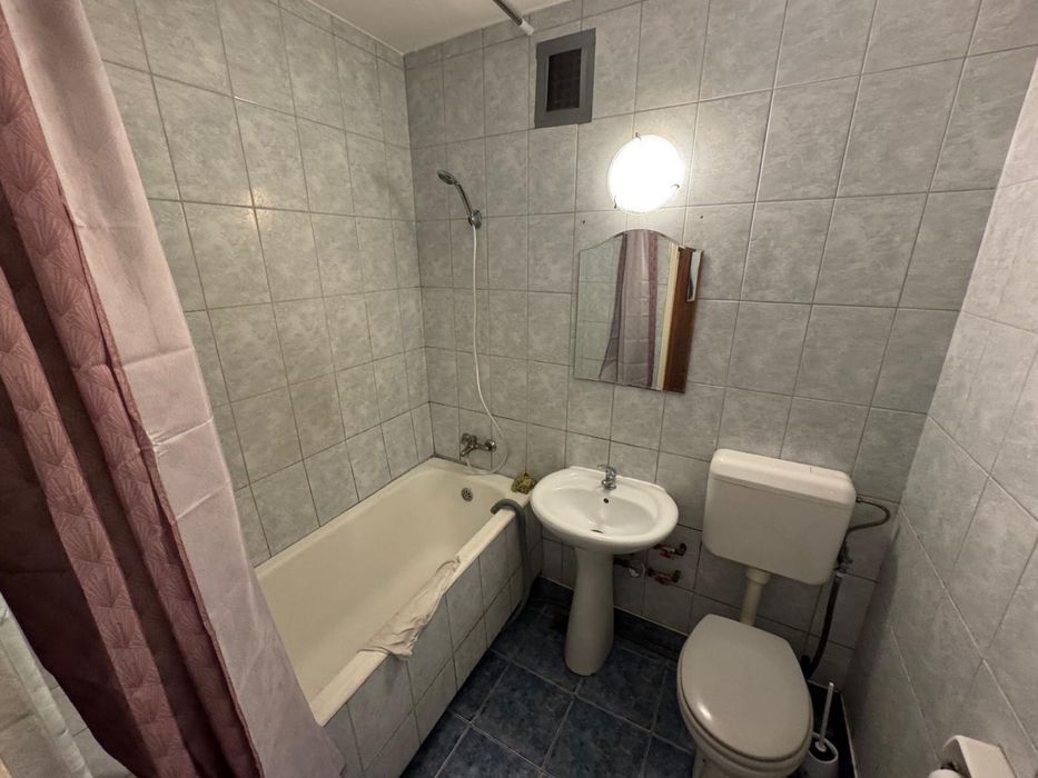 Resedinta/spatiu comercial -pozitie excelenta-metrou 1 decembrie