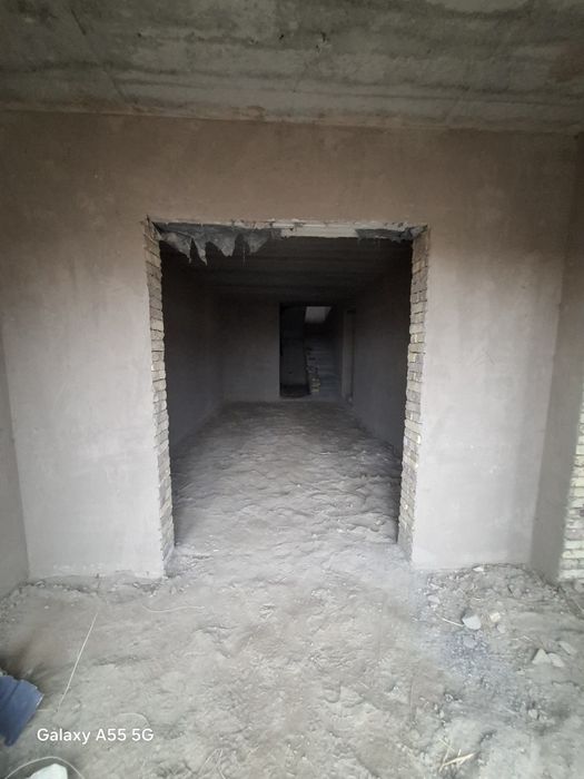 2 qavatli uy sotiladi.