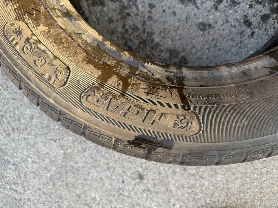 Vand 2 cauciucuri 165/70/14