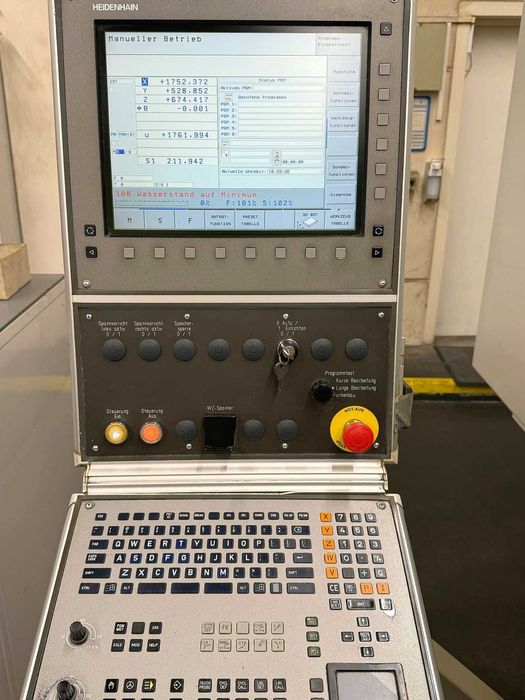 Centru de prelucrare CNC cu 4 axe AXA VHC 2S
