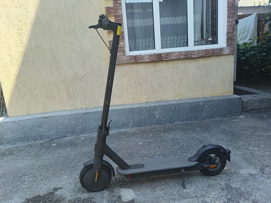 Продам электросамокат xiaomi