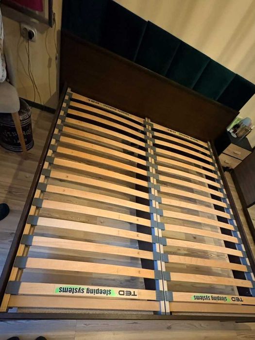 Продава се - спалня + 2 бр. нощни шкафчета