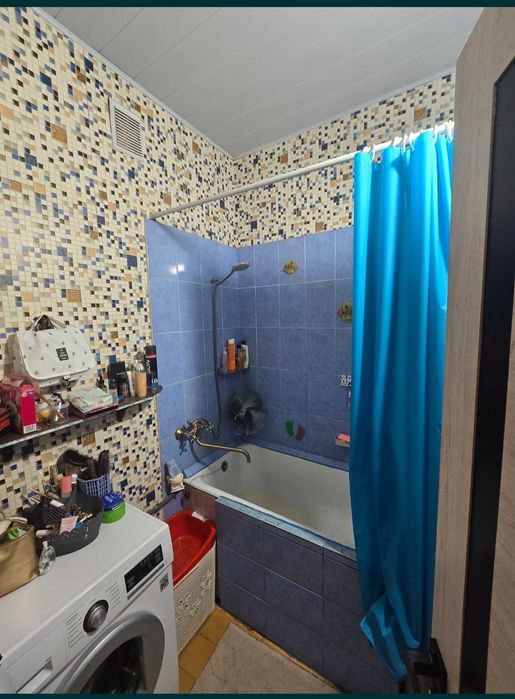 Продается 2-комнатная переделанная в трехкомнатную