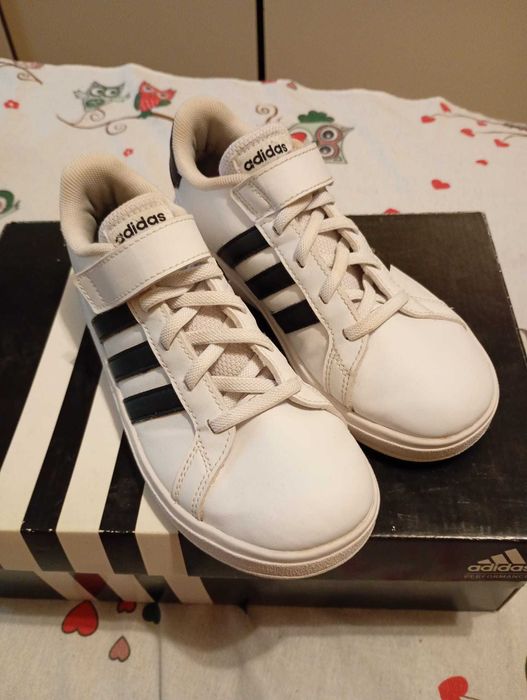 Pantofi sport Adidas nr.32
