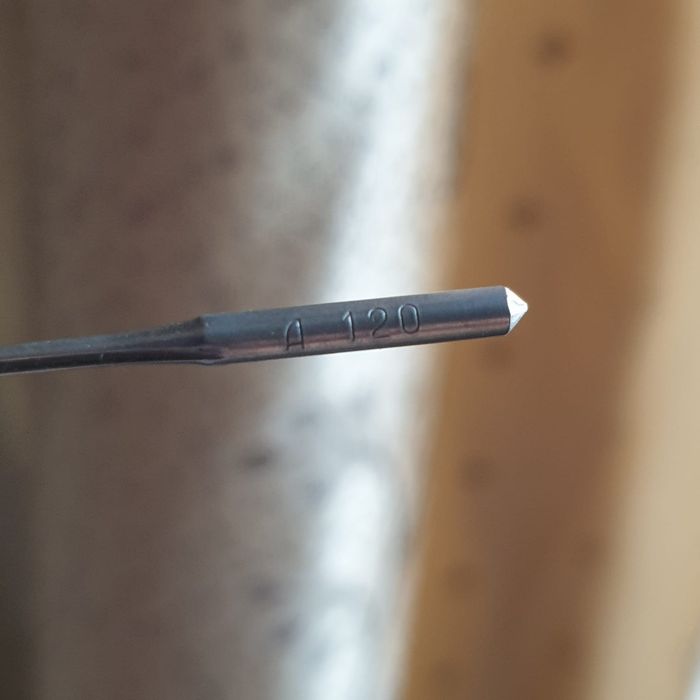 Иглы на швейную машину.