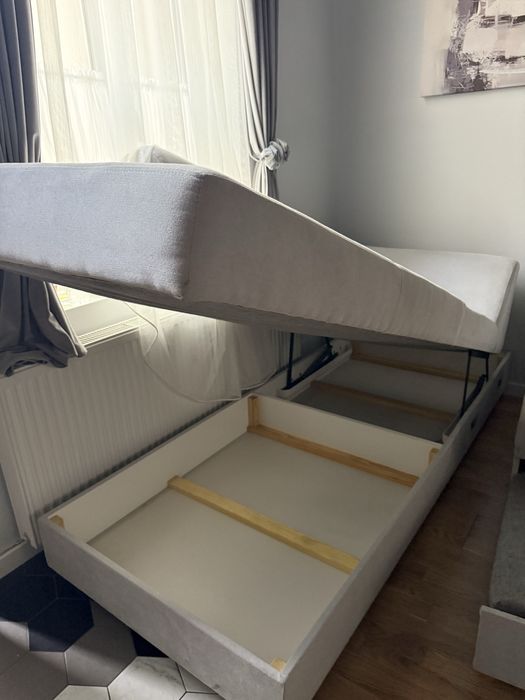 Coltar extensibil  cu cutie de depozitare, in stare foarte buna