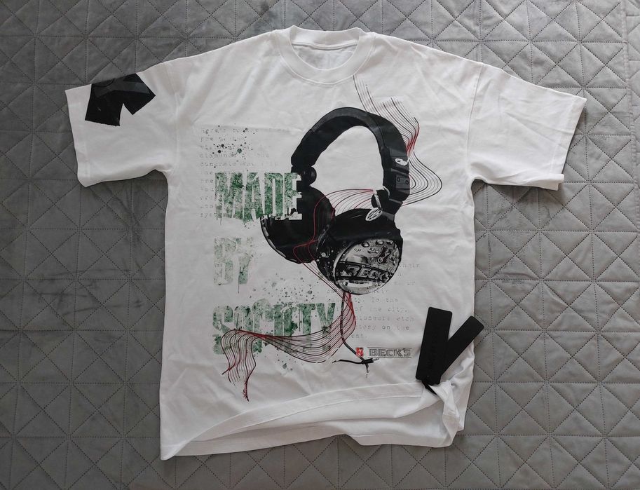 Tricou Made by Society _ Mărimea L / nou