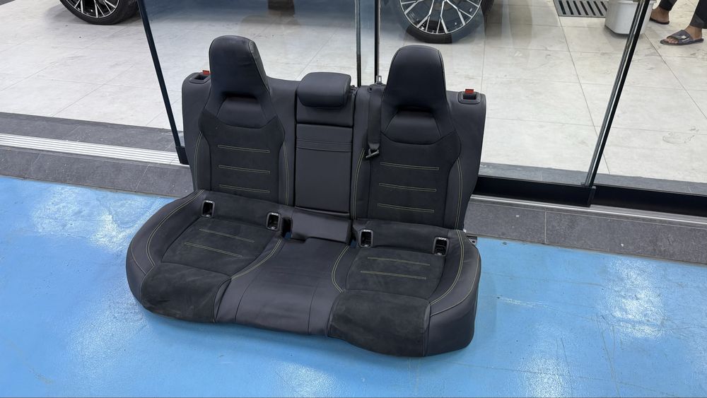 W177. CLA alcantara.