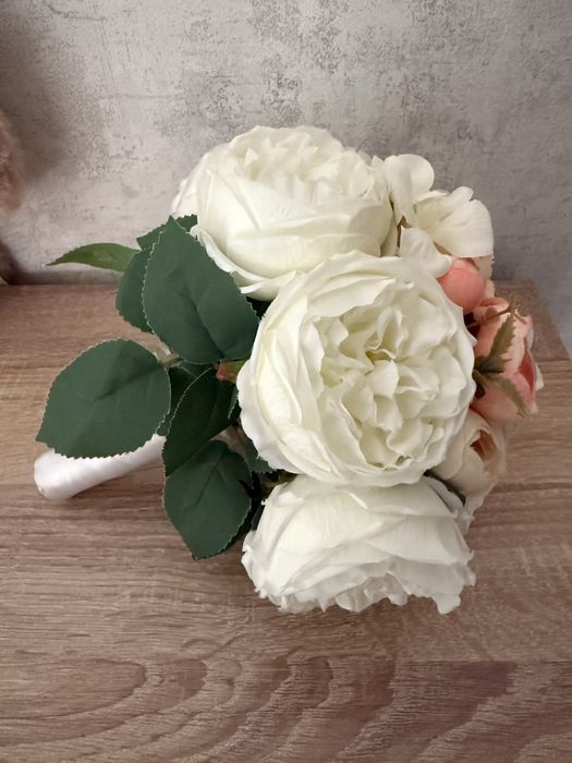 Свадебный букет новый роза с пионами