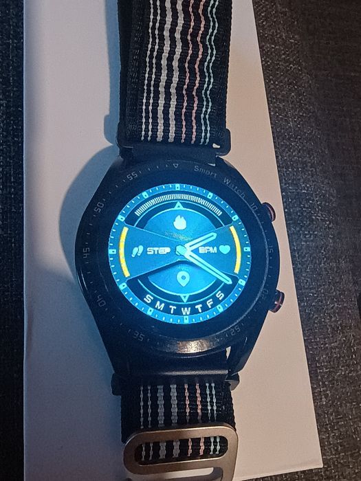 Продавам нов мъжки смарт часовник  HW20
