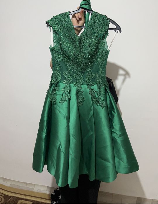 Продам платья вечерние