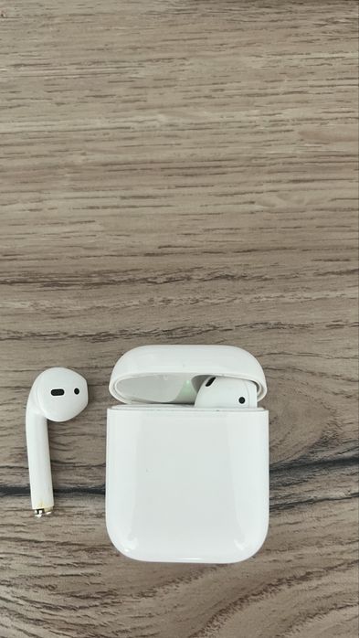 Продам Airpods 1