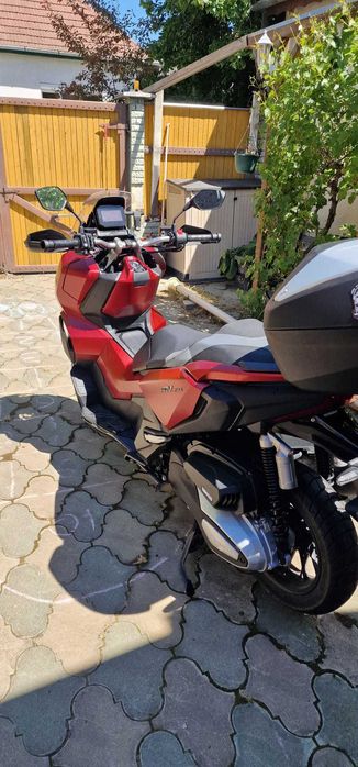 Se vinde Honda ADV350