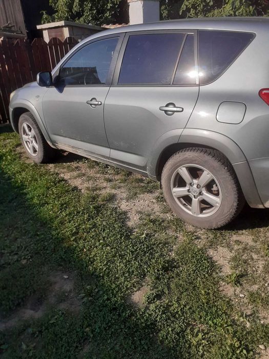 Masina Toyota RAV4