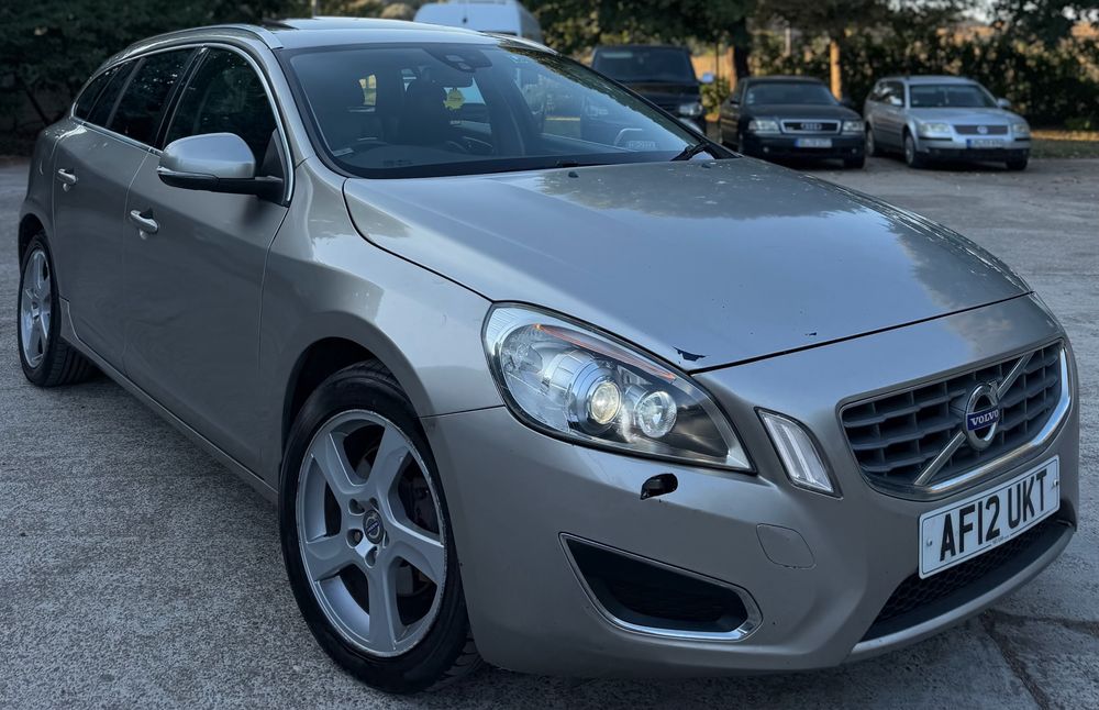 VOLVO V60 - 2012 - 1.6 Diesel - Euro 5 - 115 Cai Putere - Cutie viteze manuala - 6+1 - Trepte - Trapa - Interior Piele - Full Electric