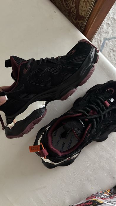 новые кроссовки баленсиага