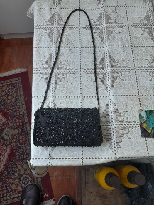 Vând foarte convenabil genți de dama 25 lei bucata