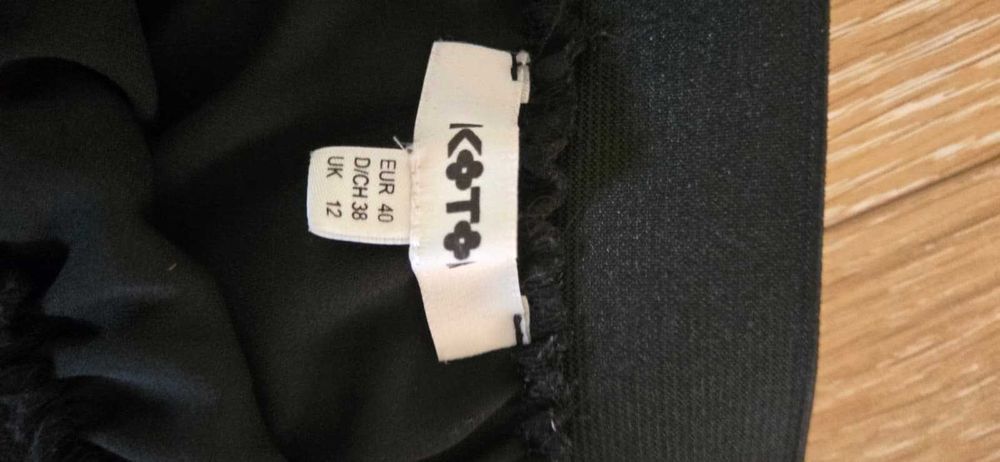 Fusta plisata neagra cu dungi
