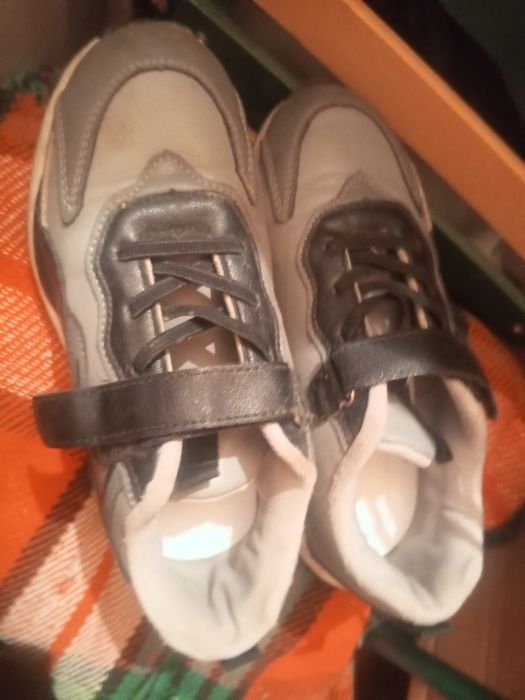 Кроссовки обычные