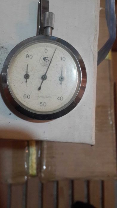 Продаю секундомер (не рабочий) и шагомер СССР.  (рабочий)