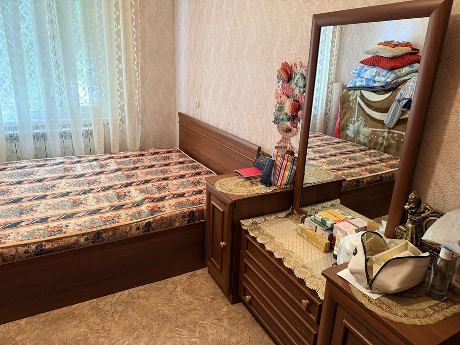 Продам спальный гарнитур.