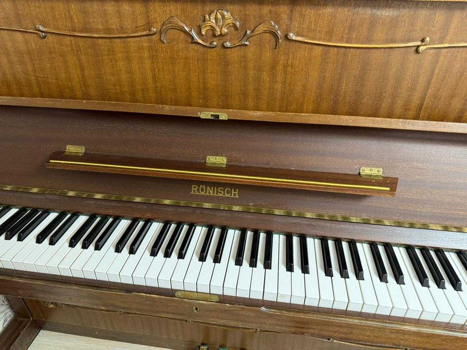 пианино Ronisch.